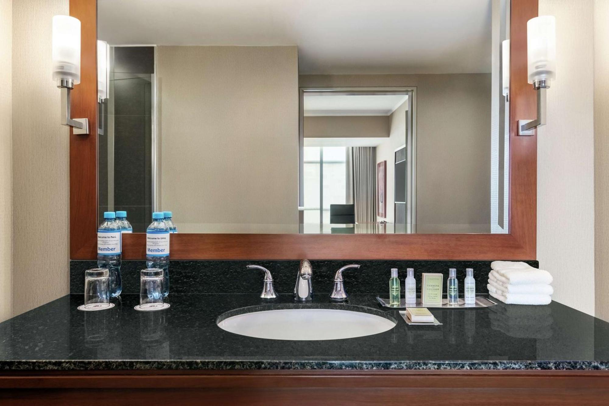 Doubletree By Hilton Lima Miraflores El Pardo Экстерьер фото